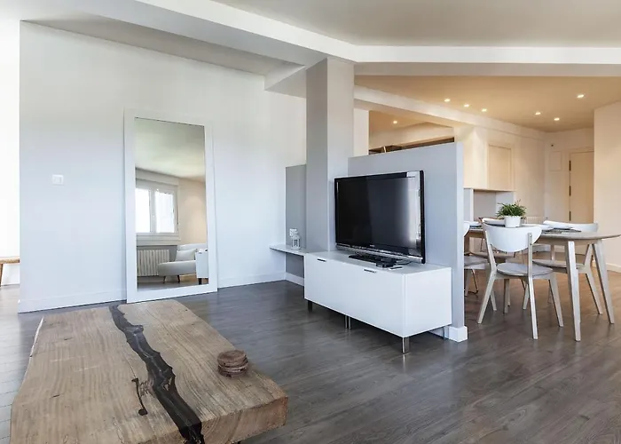 Always Easy - Luna Daire