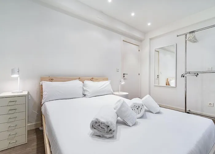 Always Easy - Luna San Sebastian