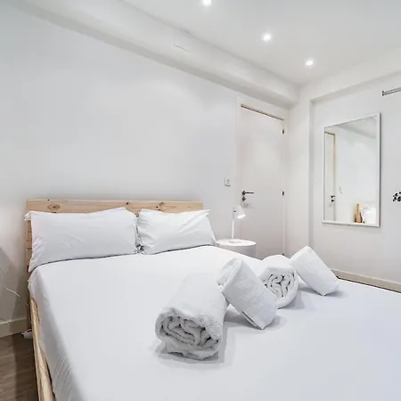 Always Easy - Luna Σαν Σεμπαστιάν